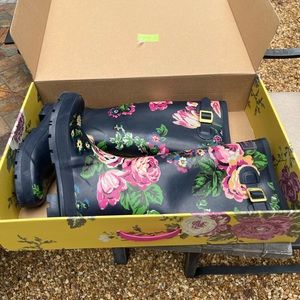 Joules Rainboots. In excellent condition in the box. US size 8